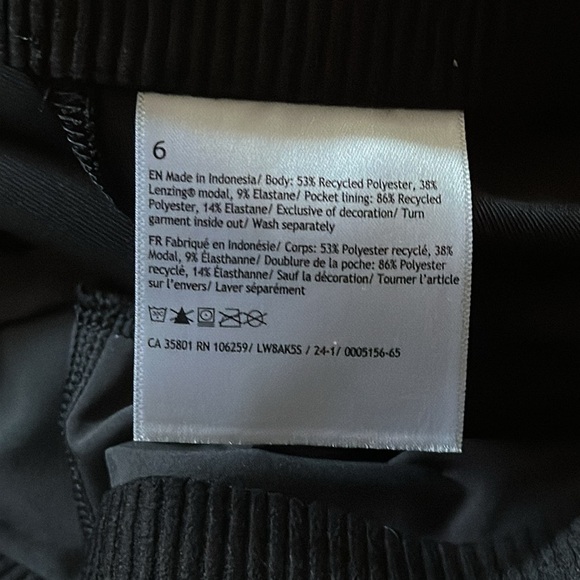 Lululemon sz 6 Softstreme High-Rise Midi Skirt
Black, new without tags - Picture 6 of 13